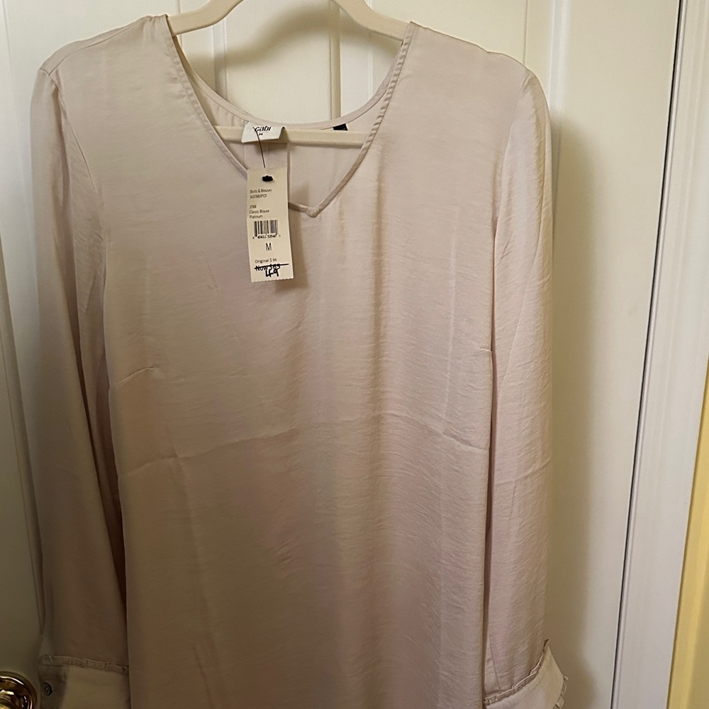 CAbi Platinum V-Neck Long Sleeve Top NWT Size M